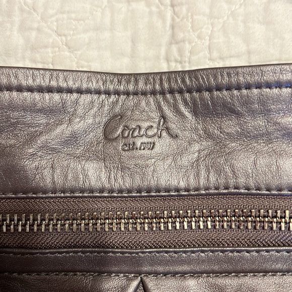 Like New Coach Leather bag in lux Silver / grey has removable strap - Picture 3 of 9